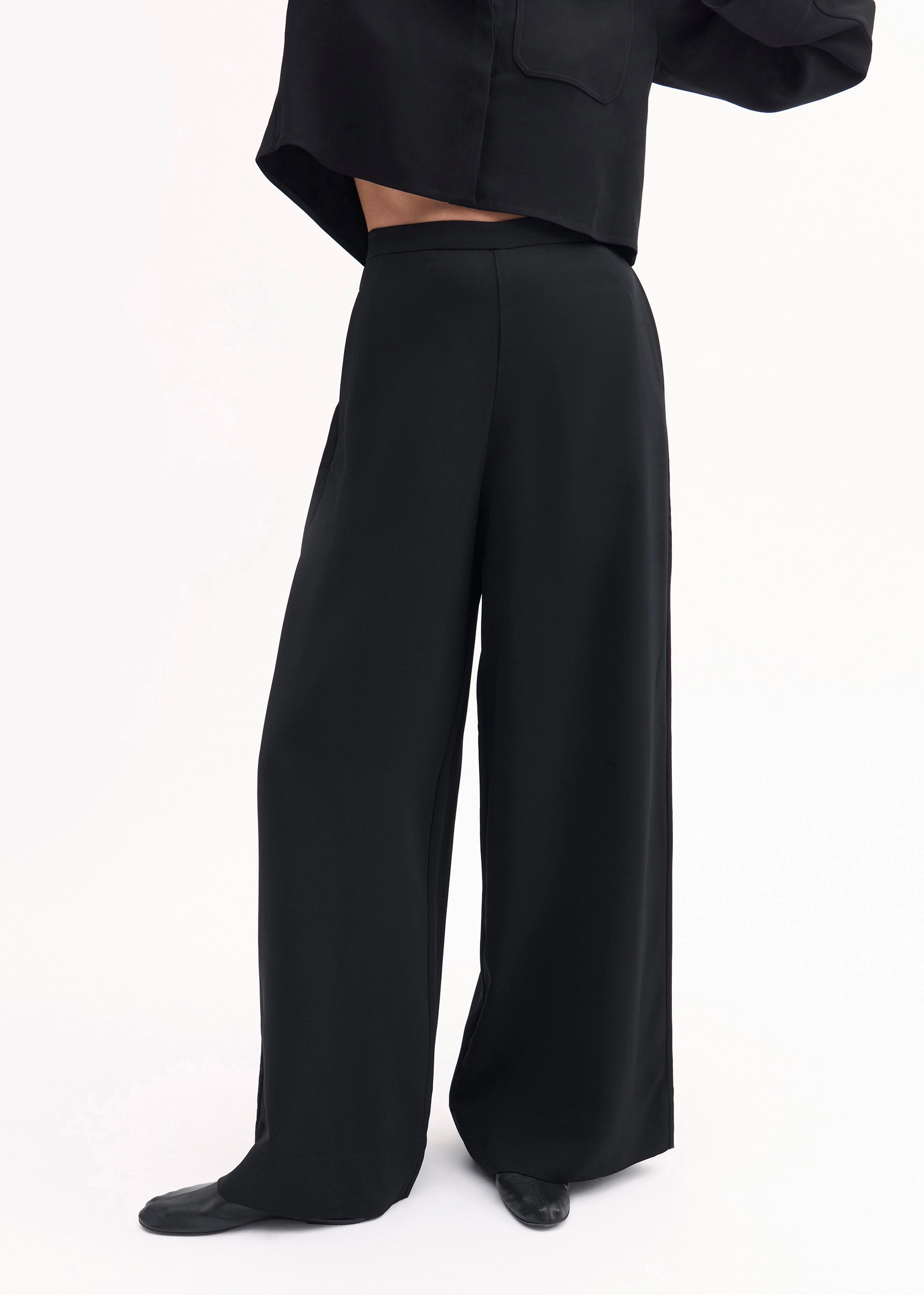 Wide Leg  Pant in Crepe - Black